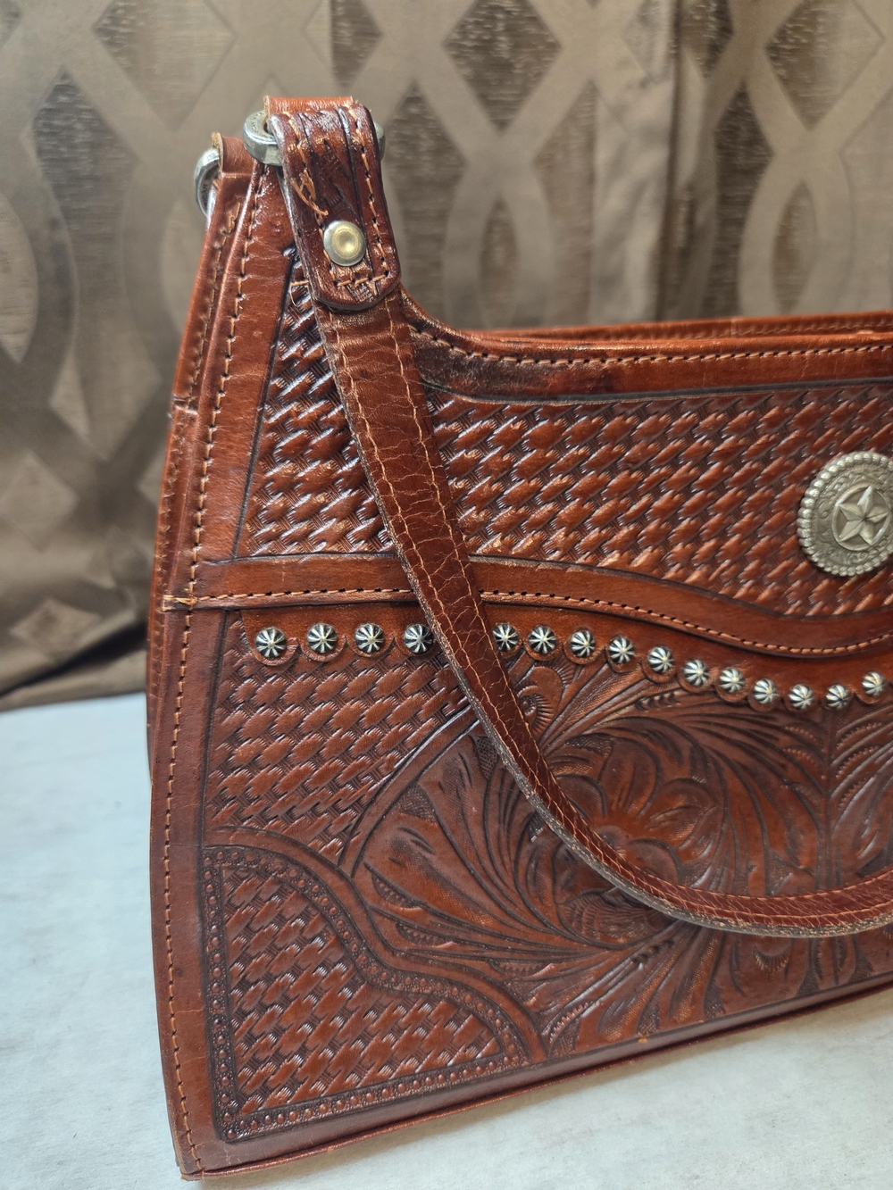 American West Hand-Tooled Chestnut Brown Leather Shoulder Bag with Concho - Picture 4 of 12